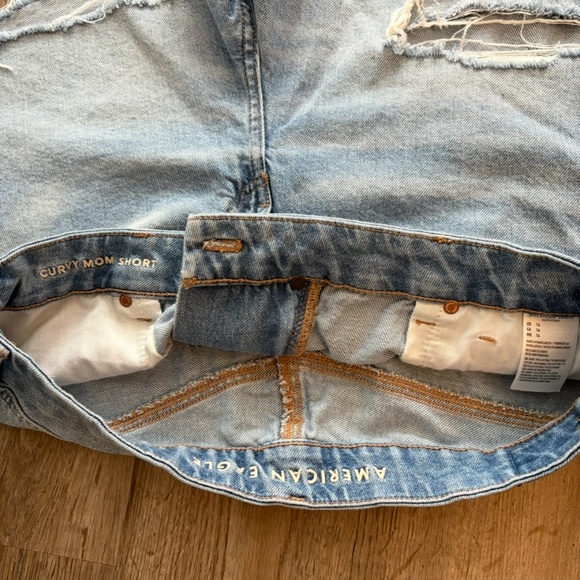 American Eagle Mom Short - Picture 3 of 3